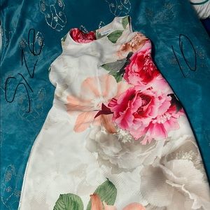 Like New Calvin Klein dress no rips, no stains and a Very Beautiful dress